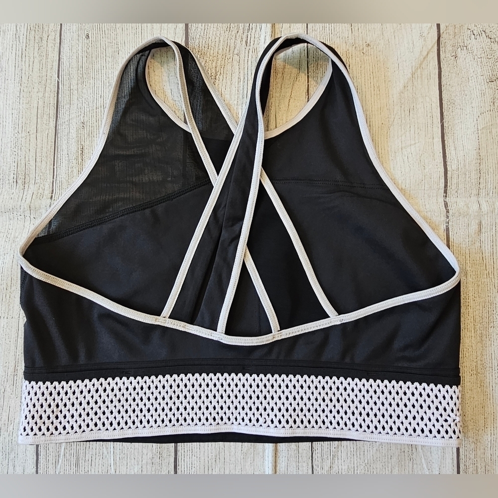 New Balance Women's Size Medium Black Q Speed Longline Sports Bra Vented Active - Picture 7 of 8